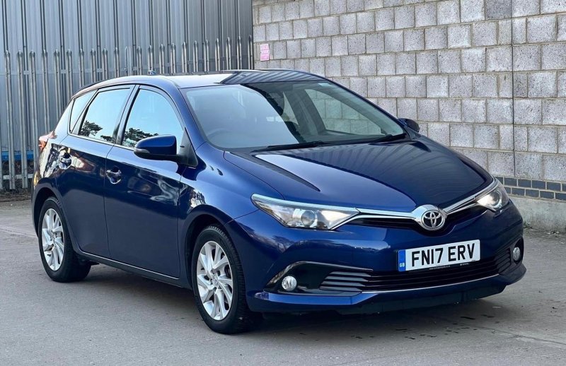 TOYOTA AURIS