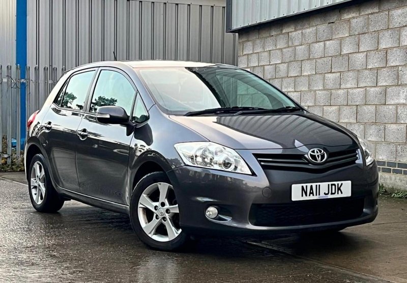 TOYOTA AURIS