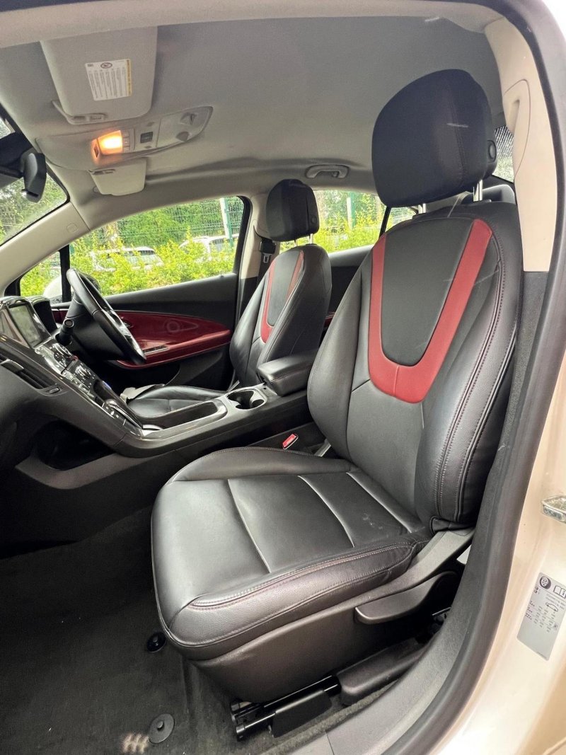 VAUXHALL AMPERA