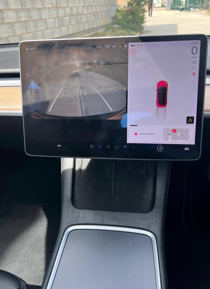 TESLA MODEL 3