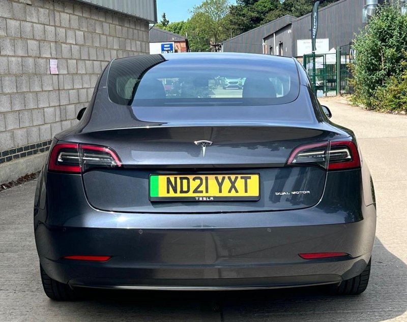 TESLA MODEL 3