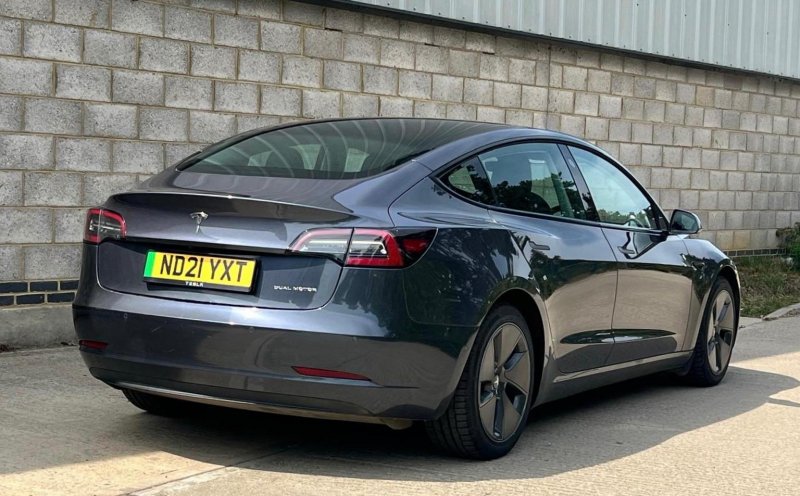 TESLA MODEL 3
