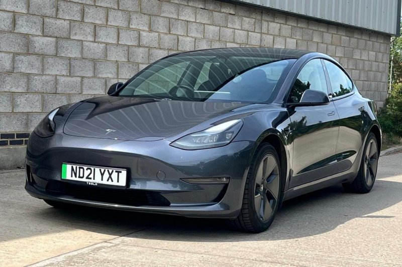 TESLA MODEL 3