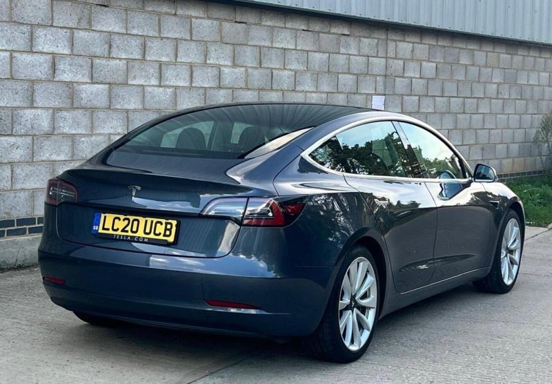 TESLA MODEL 3